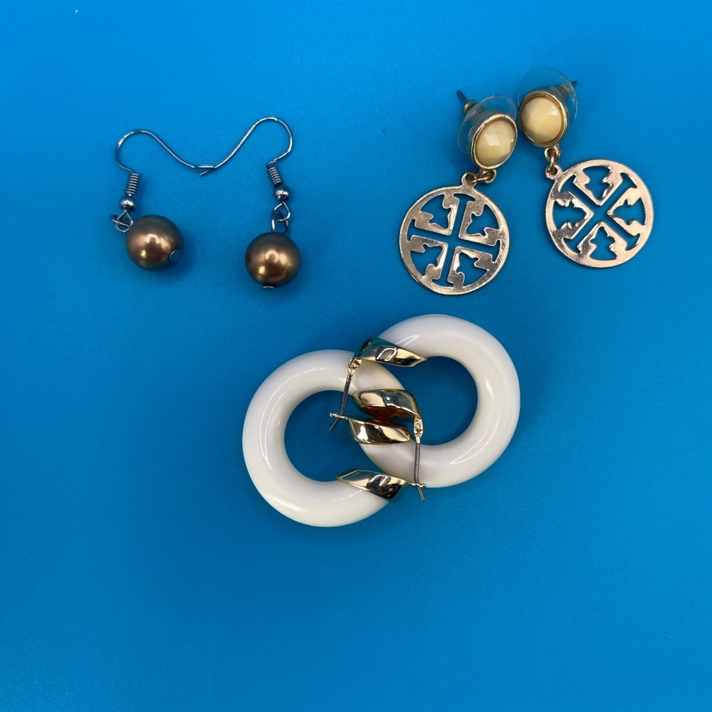 Earring Lot 3 Pairs‎ White Chunky Hoops Gold Tone Medallion Dangles Ball Drops